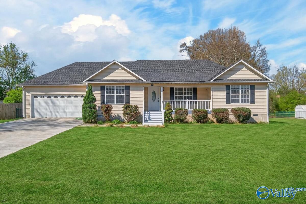 Property Photo: 140 Land Circle AL 35950