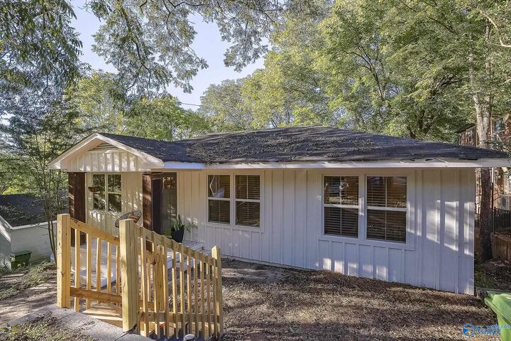 Property Photo: 1611 Wells Avenue AL 35801