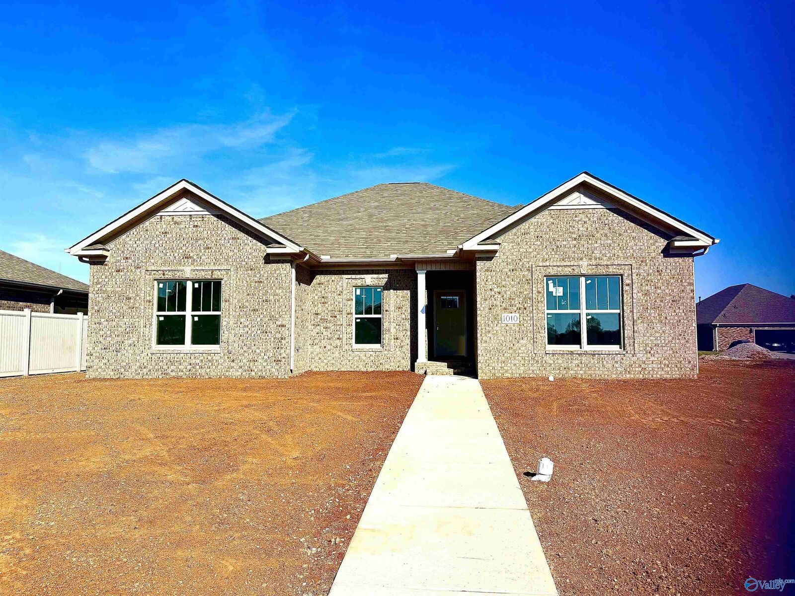 Property Photo:  1010 Worton Grange SW  AL 35603 