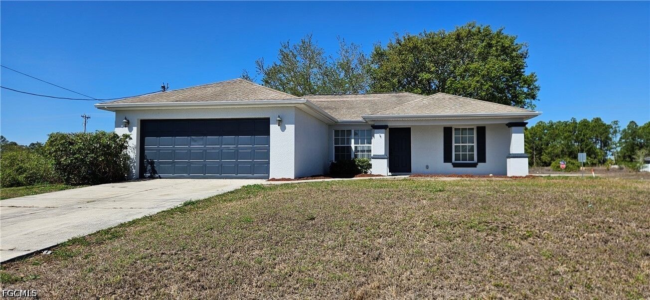 Property Photo:  744 Burns Avenue S  FL 33974 
