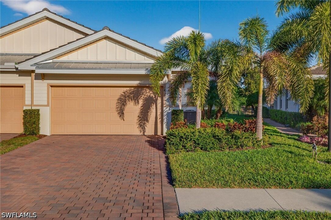 Property Photo: 14567 Edgewater Circle FL 34114