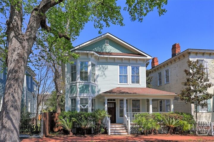 Property Photo: 310 E Park Avenue GA 31401