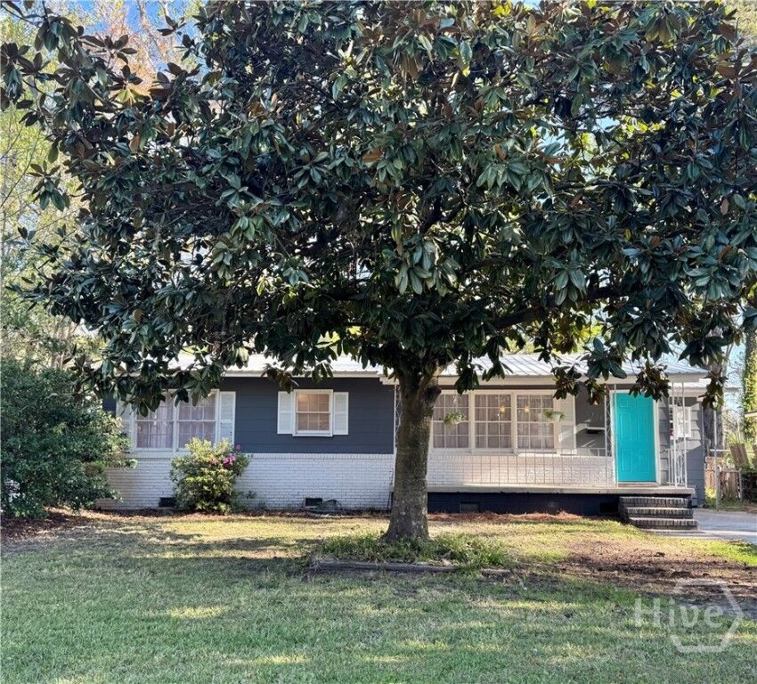 Property Photo: 1714 E 60th Street GA 31404