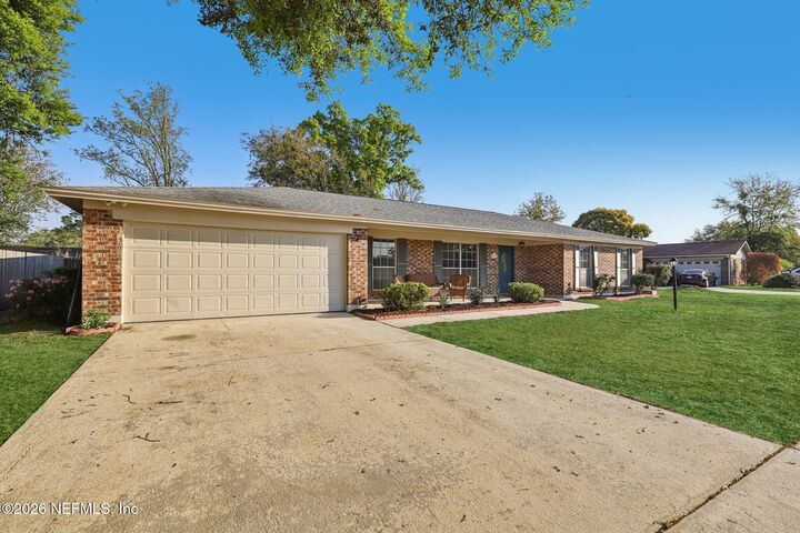 Property Photo: 8243 Worm Wood Road FL 32210