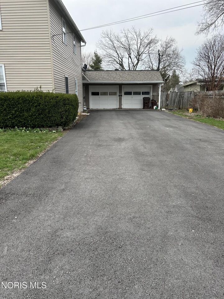 Property Photo:  963 N Vine Street  OH 44830 