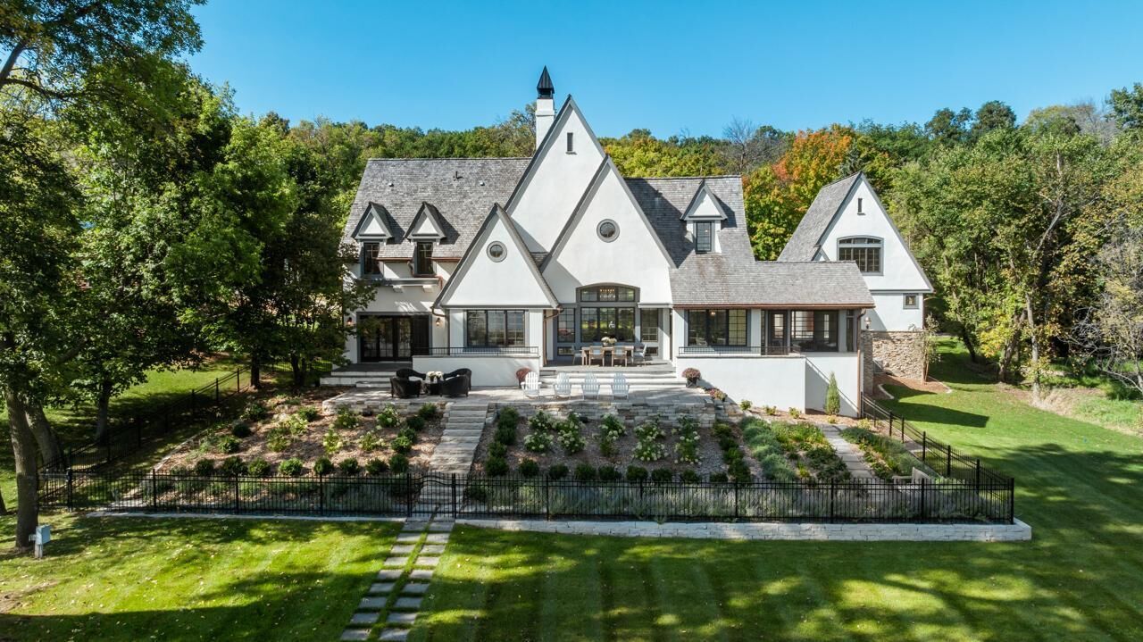 Property Photo:  1074 Wildhurst Trail  MN 55364 