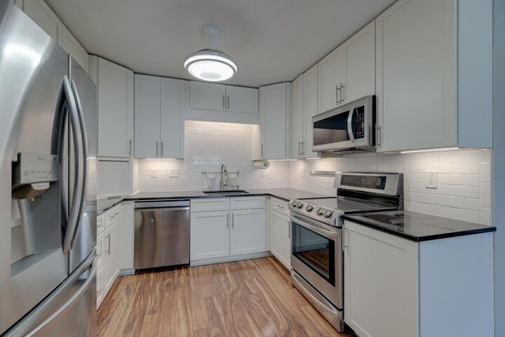 Property Photo:  450 Ford Road 319  MN 55426 