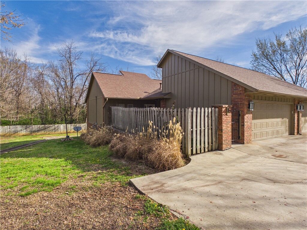 Property Photo: 78 E Sycamore Street AR 72703