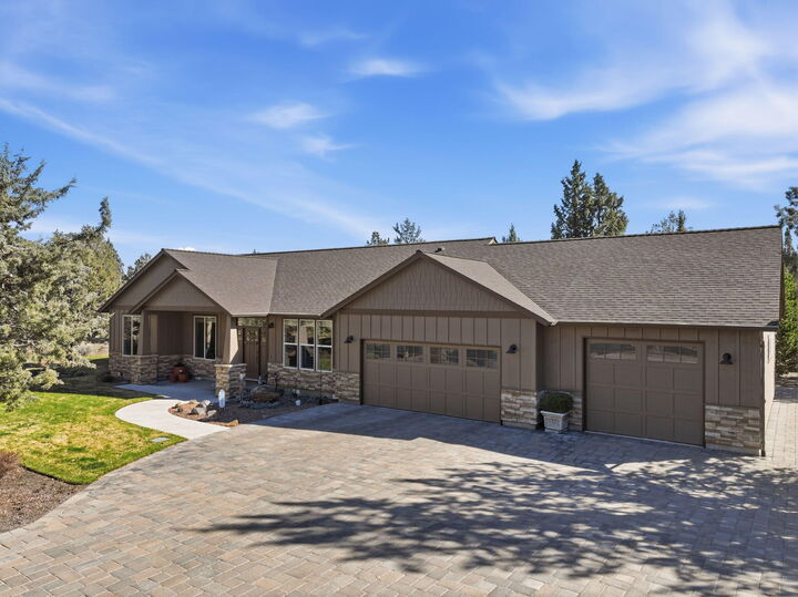 Property Photo:  2440 Linnet Lane  OR 97756 