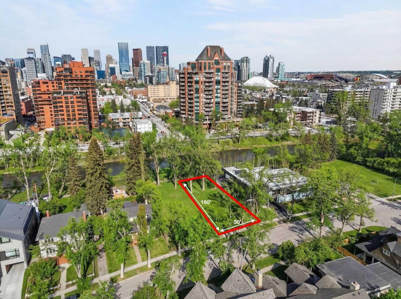 Property Photo:  310 Roxboro Road SW  AB T2S 0R3 