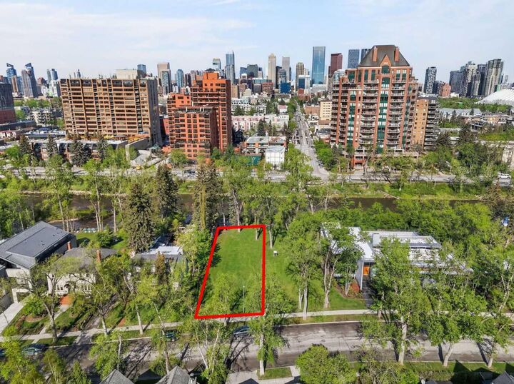 Property Photo:  312 Roxboro Road SW  AB T2S 0R3 