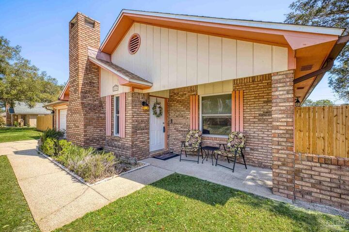 Property Photo: 2176 Calle De Cantabria FL 32566