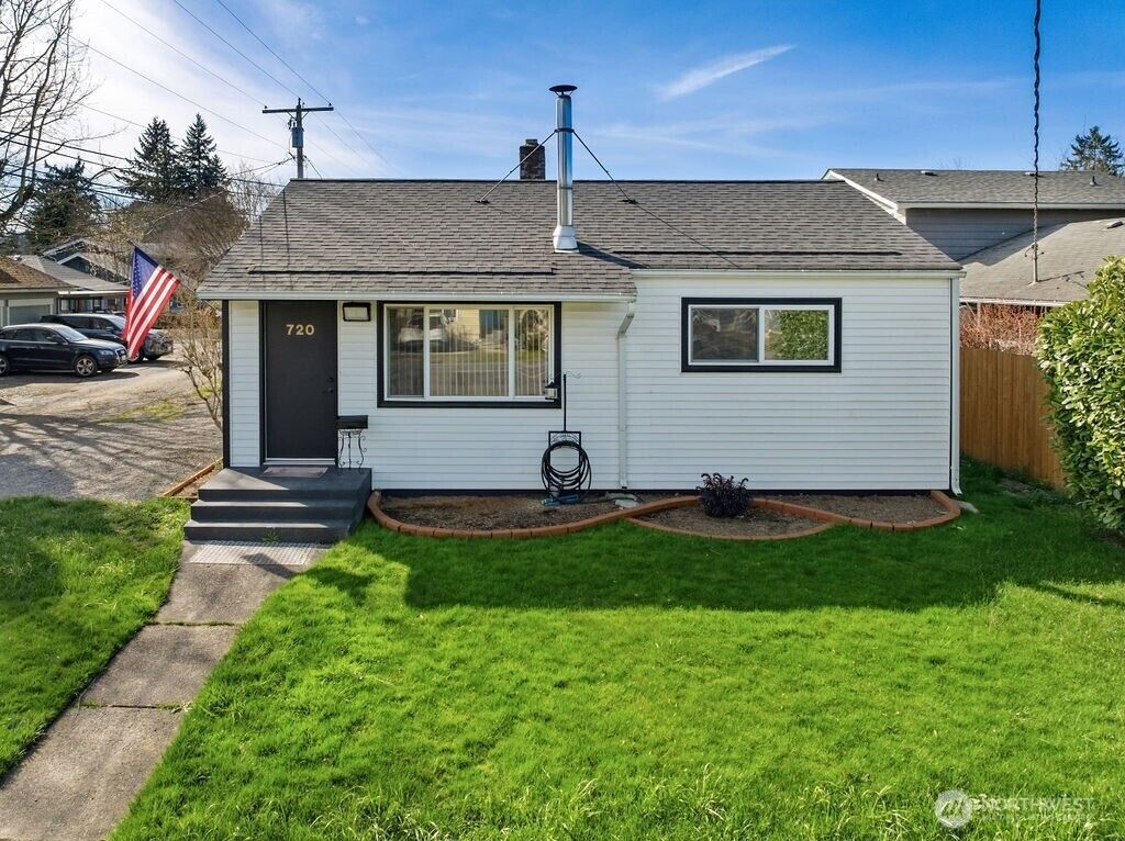 Property Photo: 720 9th Street SW WA 98371