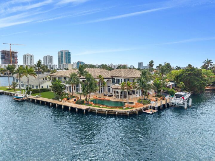 Property Photo:  2593 SE 8th Street  FL 33062 