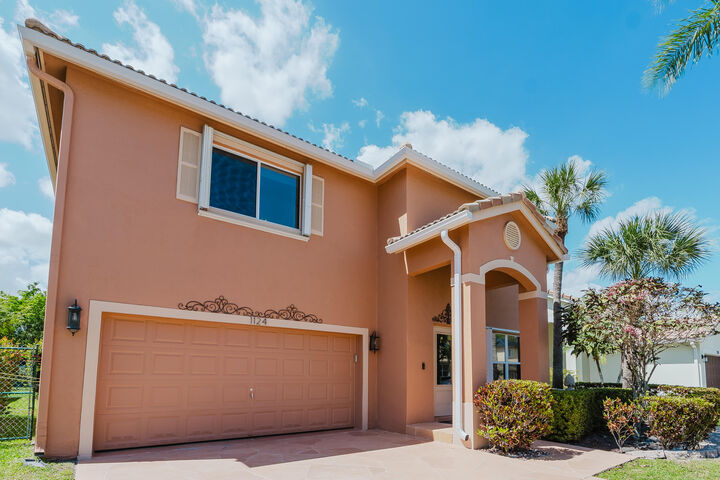 Property Photo:  1124 Rialto Drive  FL 33436 