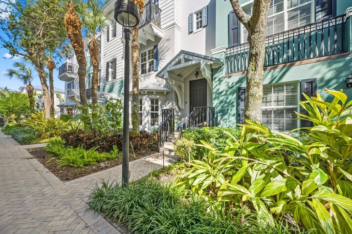 Property Photo:  362 E Mallory Circle  FL 33483 