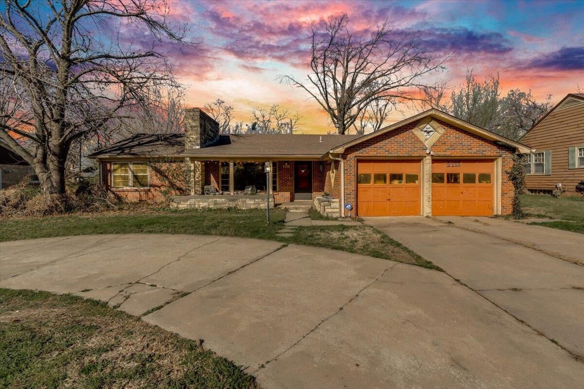 Property Photo:  2111 S Oliver Ave  KS 67218 