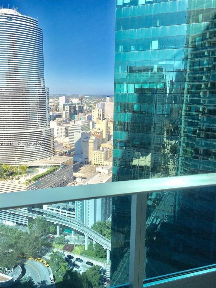 Property Photo:  200 Biscayne Boulevard Way 3712  FL 33131 