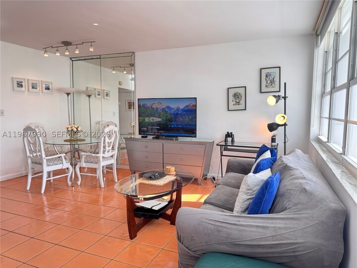 Property Photo:  100 Lincoln Rd 836  FL 33139 