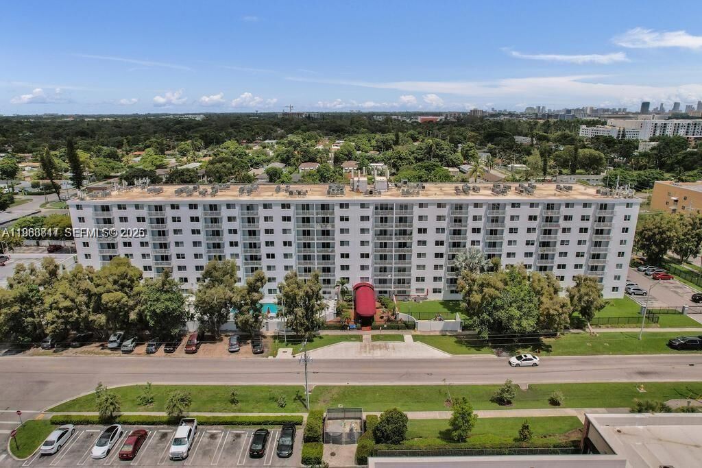 Property Photo: 1251 NE 108th St 411 FL 33161