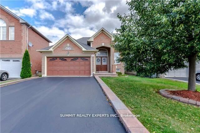 23 Bissell Drive N — photo 1