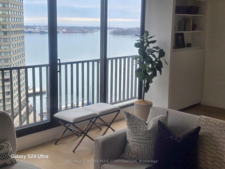 33 Harbour Square 2232 — photo 1