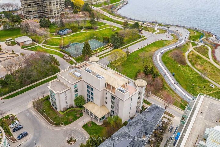 Property Photo: 80 Palace Pier Court Ph502 ON M8V 4C1