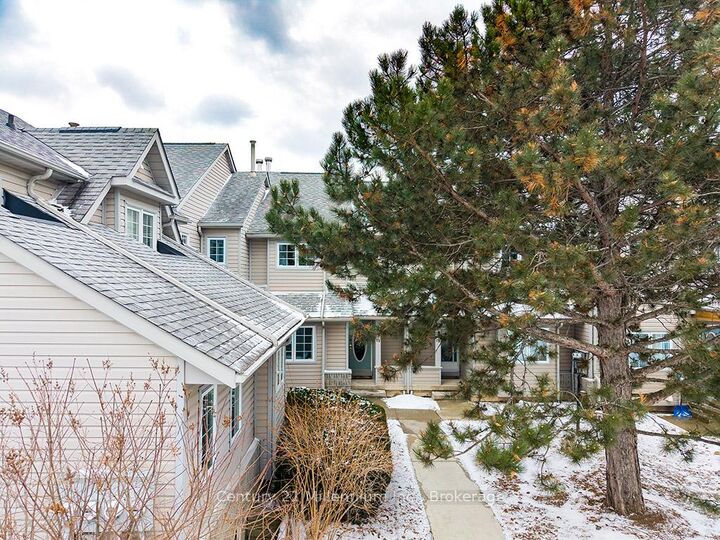 Property Photo: 162 Settlers Way 20 ON L9Y 3Z2