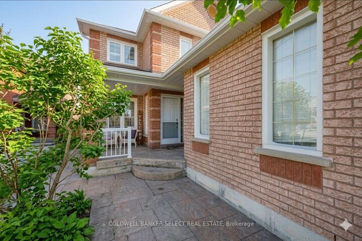 Photo de la propriété:  29 Autumn Oak Court  ON L7E 1X6 