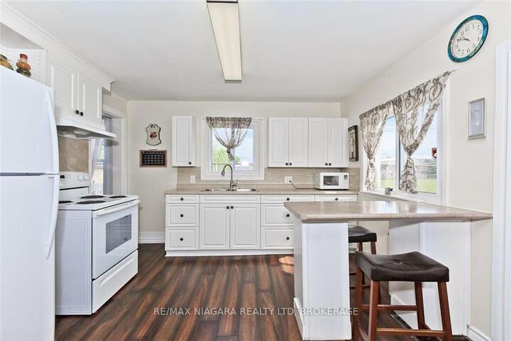Property Photo: 144 Burgar Street ON L3B 2S8