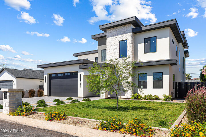 Property Photo: 4852 E Piccadilly Road AZ 85018