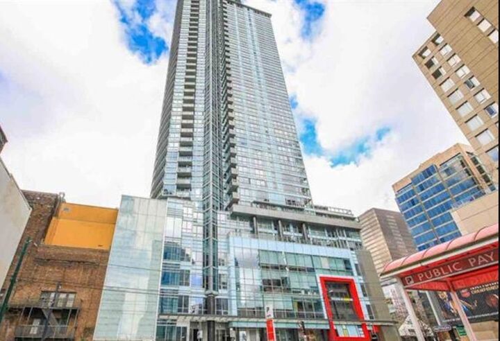 Property Photo: 833 Seymour Street 1802 BC V6B 0G4
