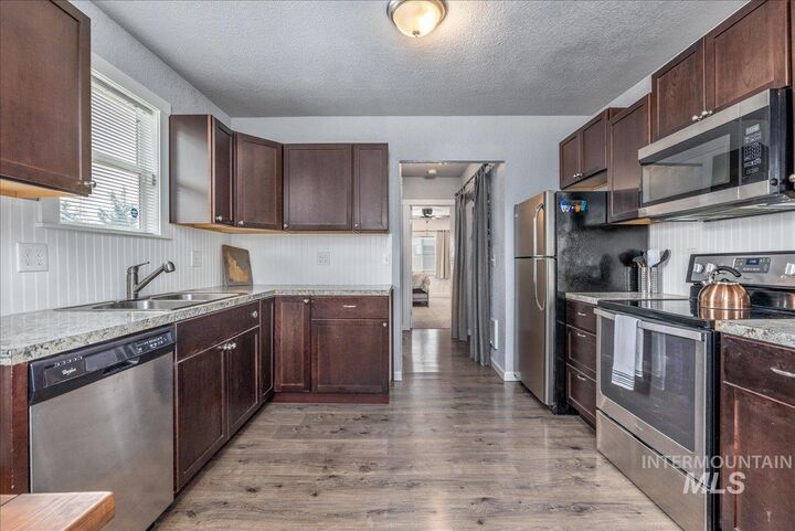 Property Photo:  615 S 4th Ave  ID 83605 