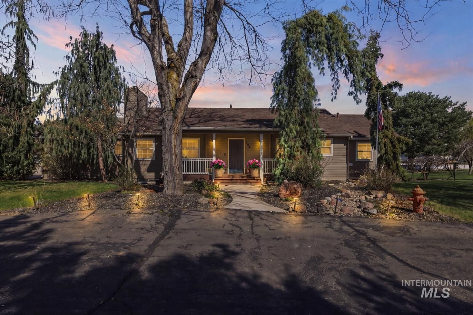 Property Photo:  264 W Rush Ct  ID 83616 