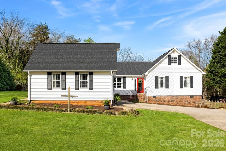 Property Photo:  123 Chestnut Ridge Road  NC 28086 