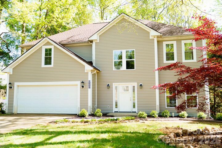 Property Photo: 12224 Sutters Hill Court 5 NC 28269