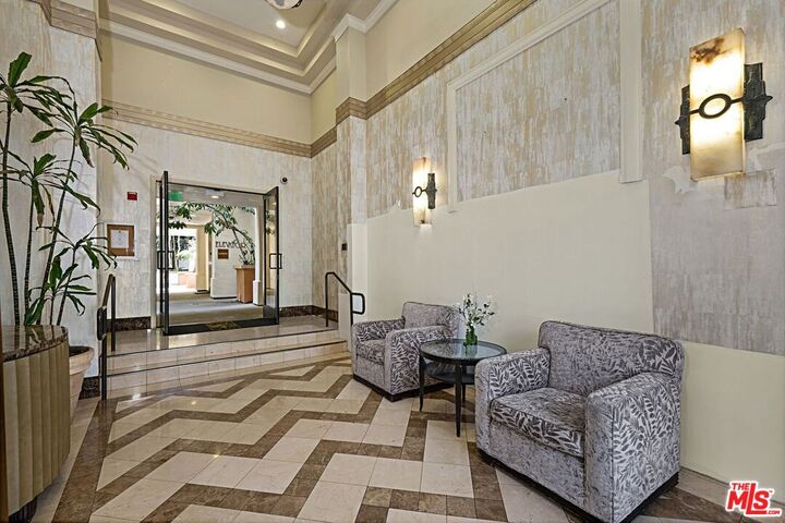 Property Photo:  5625 Crescent Park  CA 90094 