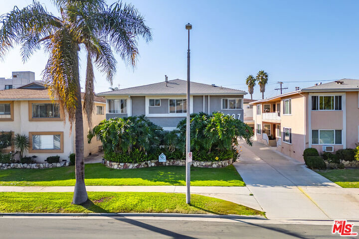 Property Photo: 1037 S Holt Ave CA 90035