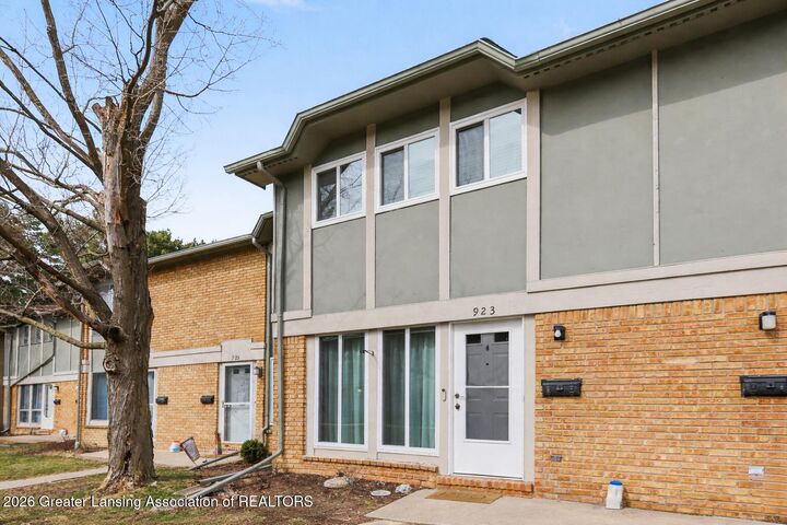 Property Photo: 923 Trafalger Lane MI 48823