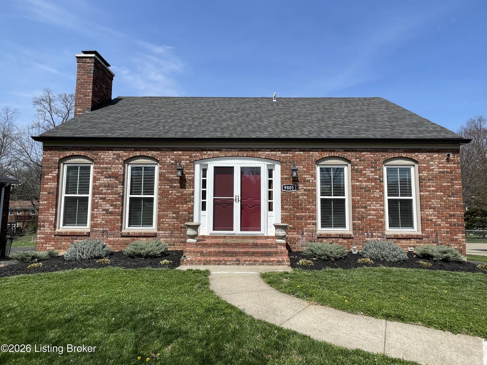 Property Photo: 9805 Meadow Vale Dr KY 40242