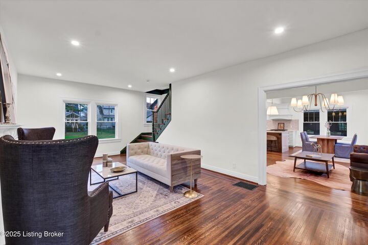 Property Photo: 2436 Broadmeade Rd KY 40205