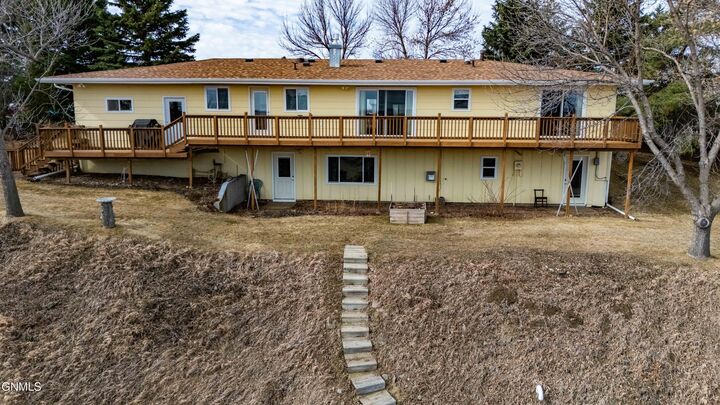 Property Photo:  4600 Highland Road NW  ND 58554 