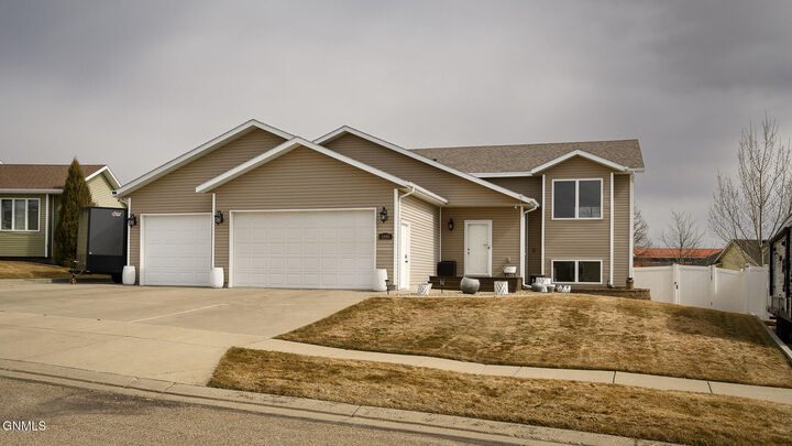 Property Photo:  5505 Yukon Drive  ND 58503 