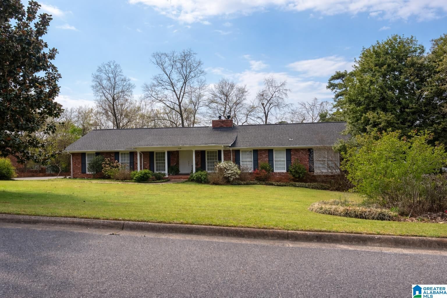 Property Photo:  320 Wildwood Drive  AL 36207 