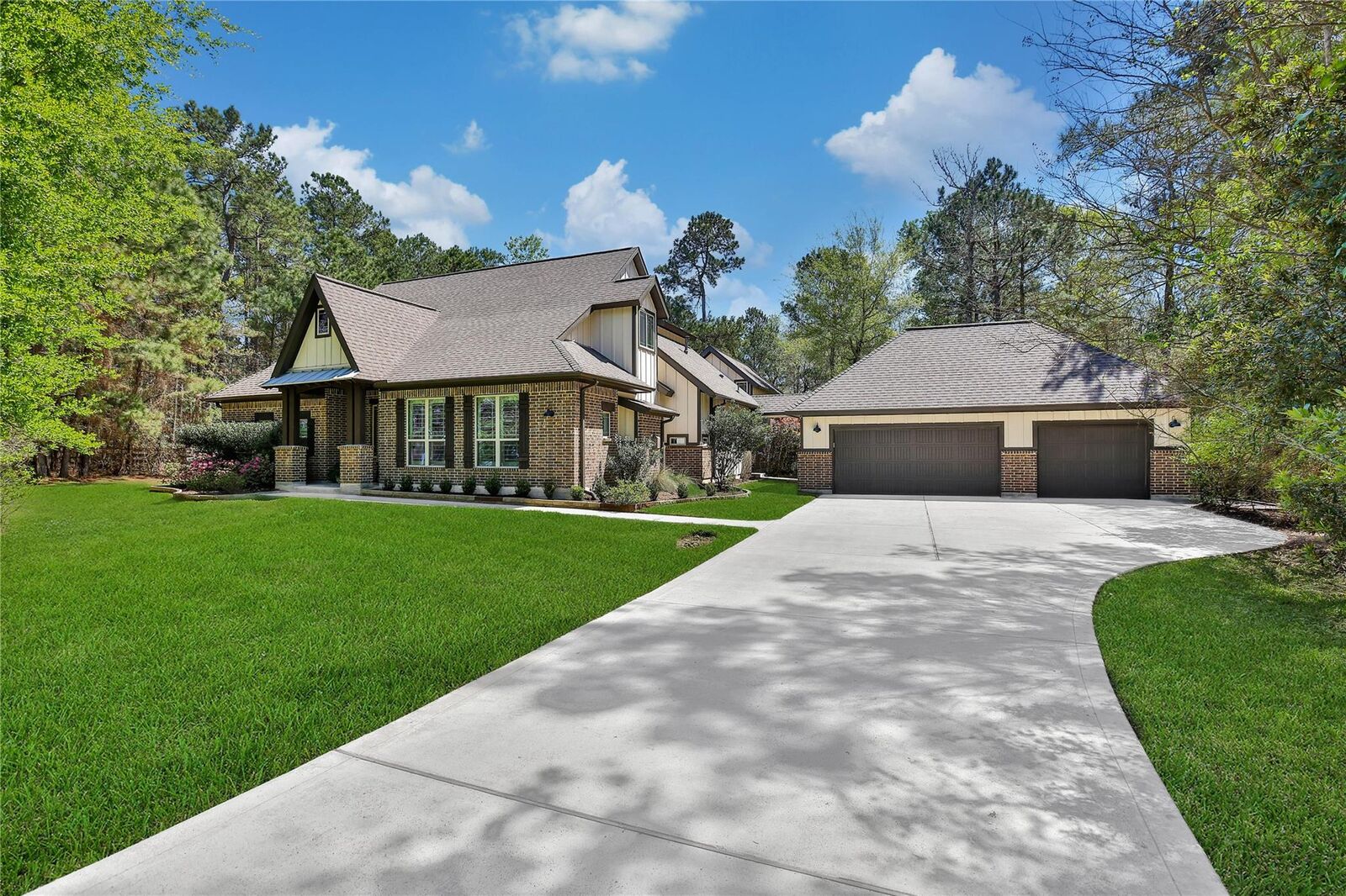 Property Photo:  304 Ridgelake Scenic Drive  TX 77316 