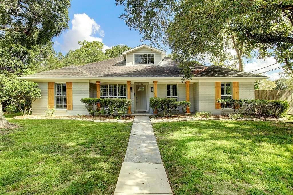 Property Photo: 5402 Cheena Drive TX 77096