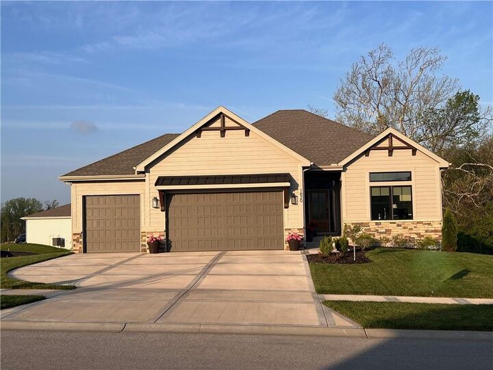 Property Photo:  1820 Homestead Drive  MO 64068 