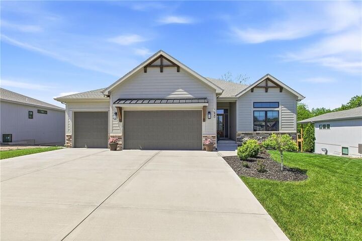 Property Photo:  1820 Homestead Drive  MO 64068 