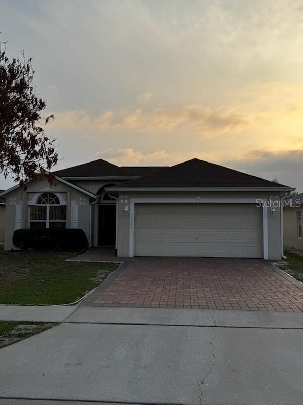 Property Photo: 11706 Nimbus Lane FL 32824