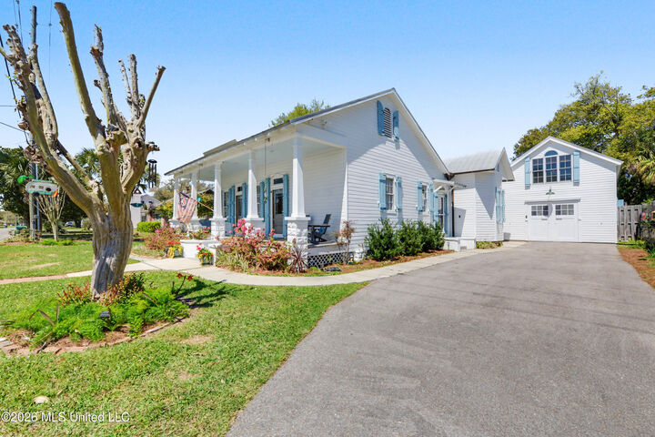 Property Photo:  405 Carroll Avenue  MS 39520 